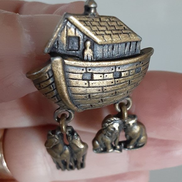 JJ Jonette antique bronze figural Noah’s ark pierced earrings - Picture 7 of 9